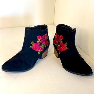 Charlotte Russe size 6 ankle boots side zip